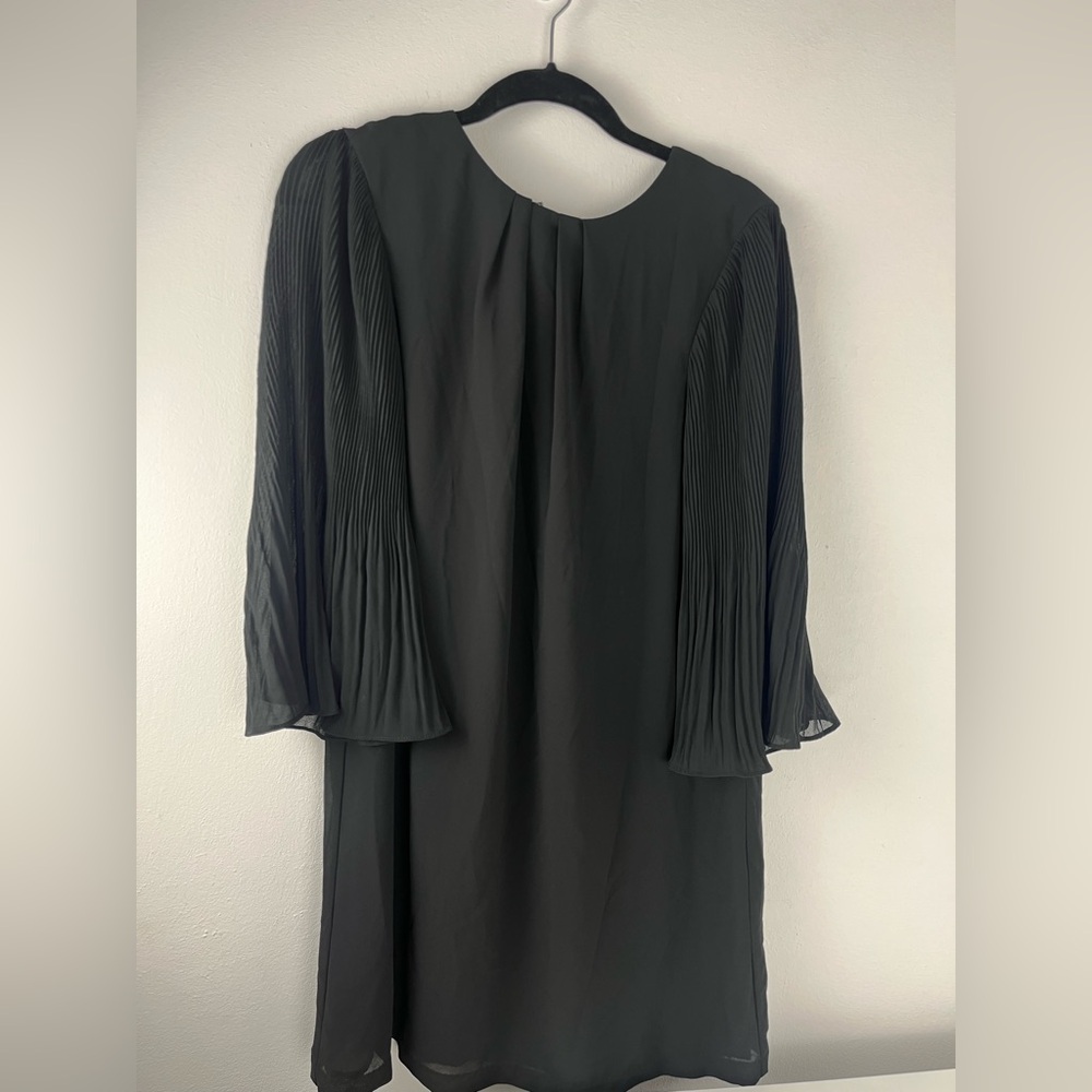 H&M Black Pleated Sleeve Shift Dress - Size 4 - NWT